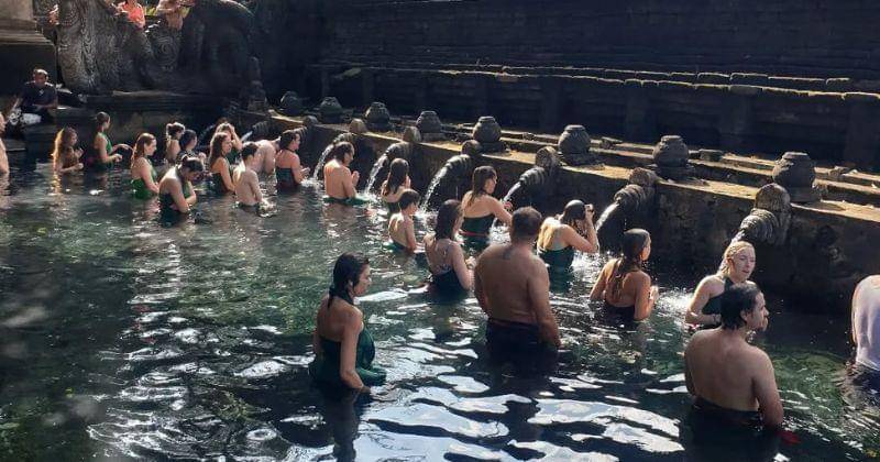 Instagram.com/melukatbali